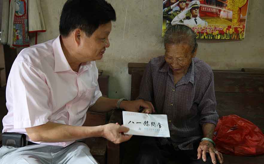 11年，陳橋頓慰問烈軍屬張連友、張運興、張新娣等