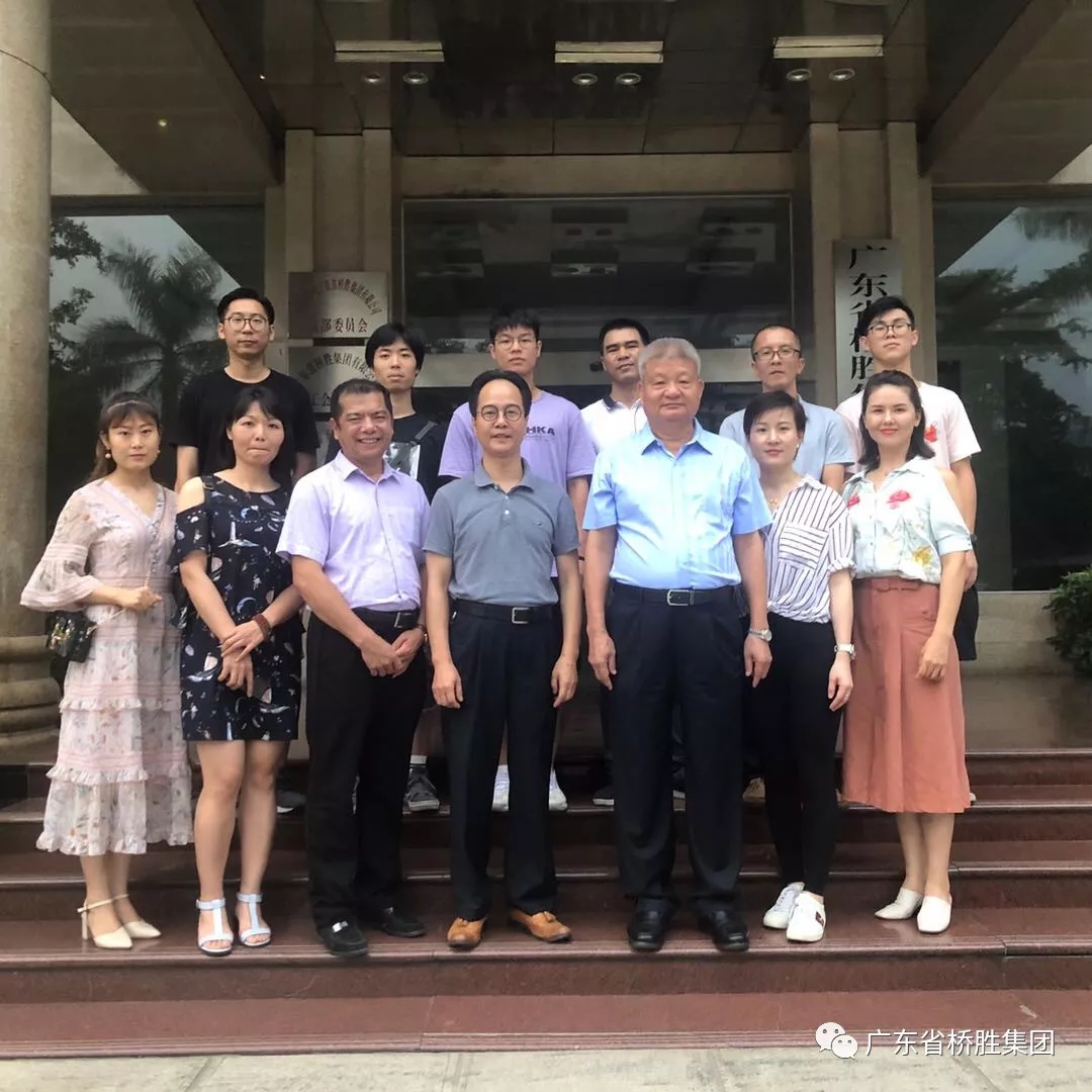 昨天下午北京攝影函授學(xué)院惠州分院吳燕峰院長(zhǎng)一行到橋勝集團(tuán)參觀訪問(wèn)